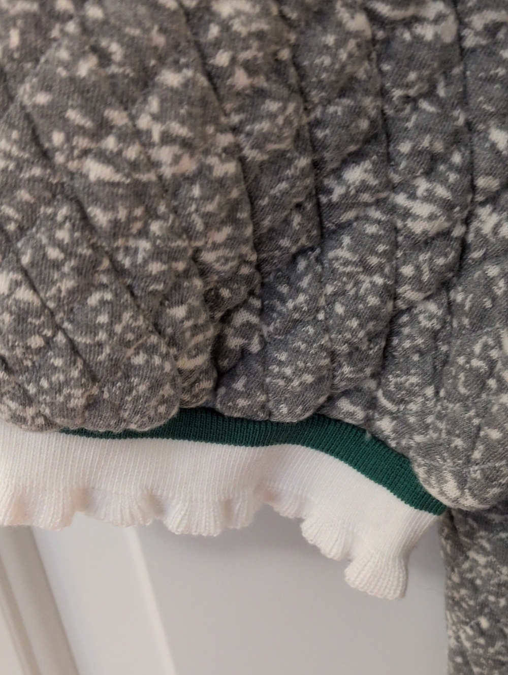 VOY Quilted Puff Sleeve Top - Picture 2 of 8